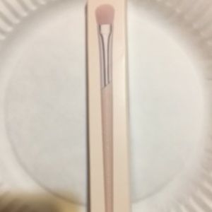FENTY plush eyeshadow brush